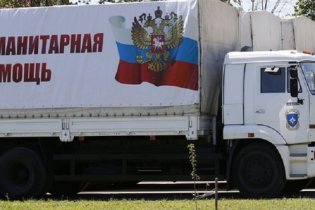 Первые 70 машин второго гуманитарного конвоя движутся по Донбассу
