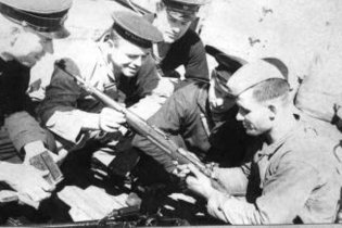 Одесса, 1941, 15 августа: Прибытие из Севастополя моряков-добровольцев