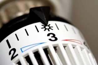 С декабря все жители многоквартирных домов будут платить за отопление по счетчикам