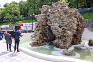 В Одессе отдыхающие сломали фонтан в Стамбульском парке