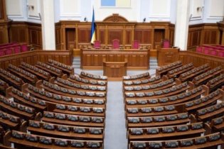 Только трое нардепов-одесситов согласились продлить работу парламента до осени