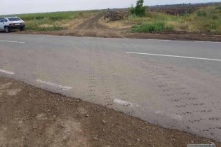 Только что отремонтированная за 200 млн гривен дорога уже оказалась разбита