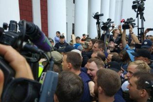 Одесские активисты заявили, что намерены требовать от центральной власти отставки и перевыборов мэра Одессы