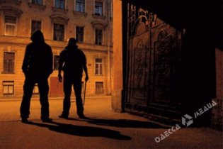В центре Одессы пятеро неизвестных избили и ограбили парня