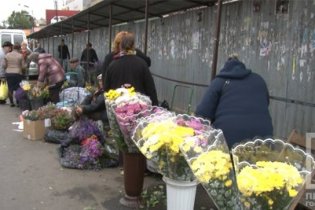 Полицейские «наехали» на цветочниц у «Привоза»