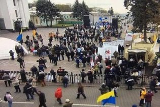 На Всеукраинское вече Саакашвили возле Рады собрались 400 человек