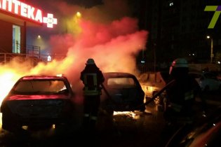 За одну ночь в Одессе сгорело 20 автомобилей