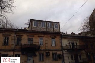 Власти Одессы обещают снести надстройку на доме Моранди в течение недели
