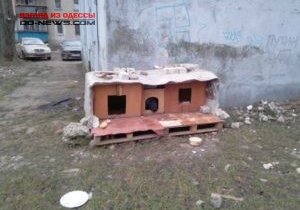Одесситы к Новому году подарили собакам трехкомнатную «квартиру»