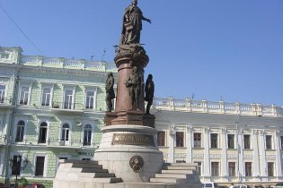 От президента Украины требуют защитить памятник Основателям Одессы