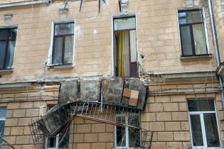 В центре Одессы надстраивают этаж на здании, где обвалились балконы