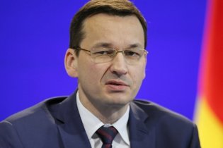 Польский премьер сравнил Хмельницкого с Гитлером