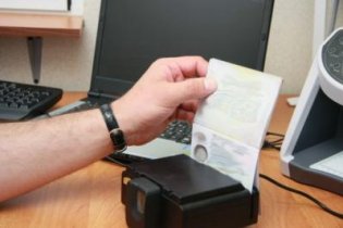 Одесские пограничники задержали нарушителя с поддельным паспортом