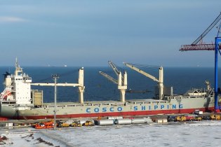 В Одесский порт приплыл мобильный асфальтовый завод