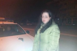 Одесские полицейские задержали вооруженную даму
