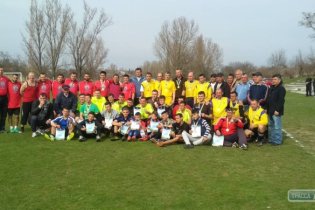 Четыре команды разных поколений приняли участие в футбольном турнире на юге Одесской области