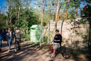 В Одессе появились «зеленые контейнеры» для старой одежды