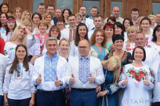 Чиновники Одесской облгосадминистрации устроили показ вышиванок