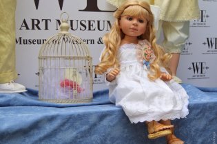 Мишка Тедди, мадам Помпадур и подружка Тома Сойера: в одесском музее показали кукол со всего мира