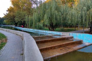 Новый мостик в одесском парке Победы установят на травмоопасном участке прудов
