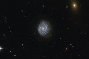 «Хаббл» сфотографировал черную дыру, которая нарушает законы физики