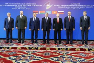 Молдова на перепутье: Евросоюз или Москва? Выбирать народу. Но вести – политикам…