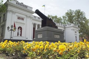 Пушку на Думской площади в Одессе отремонтируют