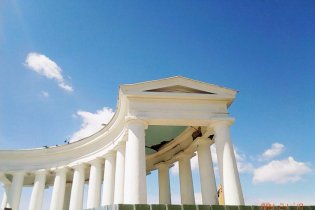 В Одессе продолжает разрушаться Воронцовская колоннада