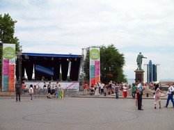 Фестиваль "Хочу в Одессу" начался небольшим концертом у Дюка