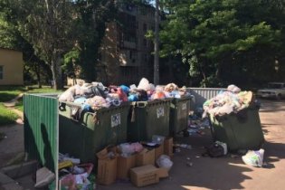 На одесских Черемушках власти перестали вывозить мусор