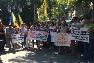В Одессе под прокуратурой митинговали против Кивана и Труханова