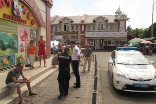 На «Привозе» пятеро человек избили прохожего
