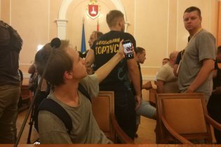 Активисты в мэрии устроили фотосессию и экскурсию