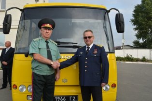 Одесские спасатели подарили автобус государственной службе транспорта