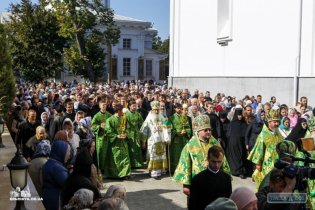 Тысячи православных почтили память Кукши Одесского крестным ходом