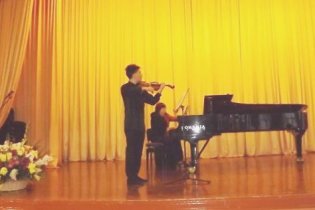 Одесситов приглашают в Горсад на концерт виртуозов «Танцы на скрипке»
