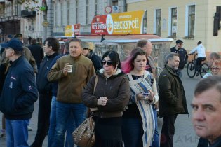 Несколько десятков человек собрались в Одессе на антикоррупционный марш