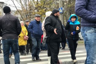 В Одессе жители «Новых Черёмушек» перекрыли улицу Генерала Петрова