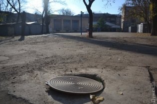 Одесситы недовольны новой детской спортплощадкой на Молдаванке