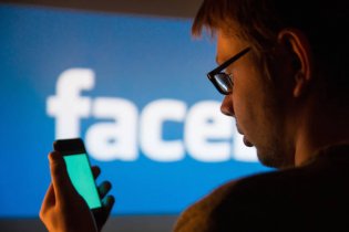 Корпорация Facebook признала опасность соцсетей