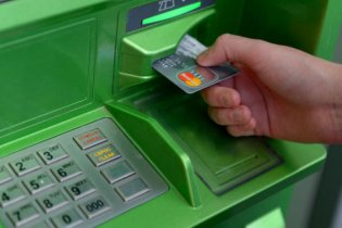 За снятие денег с чужой банковской карты задержан житель Одесской области
