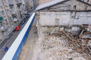 Строительство высоток в центре Одессы: экскаваторы уже сносят старые здания
