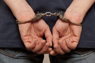 Часы за 300 тысяч гривен: суд арестовал грузинов, ограбивших одесситку