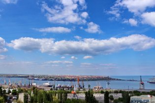 Реконструкцию причала в порту Черноморска выполнят за 73 миллиона гривен
