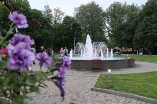 В одесском парке Горького появился фонтан с подсветкой