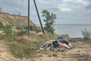В Одессе завалили мусором одно из самых популярных мест отдыха