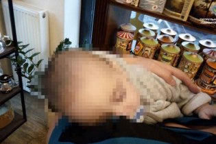 Родителям, которые напились и оставили 5-месячного сына без присмотра, вернули ребенка