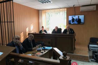 В Приморском суде заочно судят беглого судью-взяточника