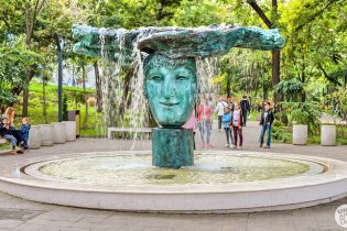 Каким еще мог быть фонтан в Греческом парке