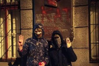 В Одессе  вандалы снова надругались над мемориальной табличкой Маршала Жукова